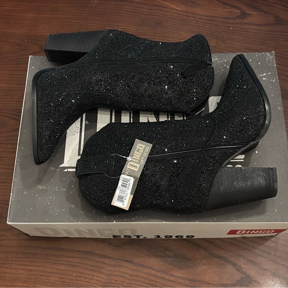 Dingo Black Heeled Boots Sleek and Stylish